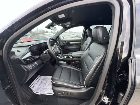 Used 2025 Buick Enclave Preferred AWD/4WD image 11