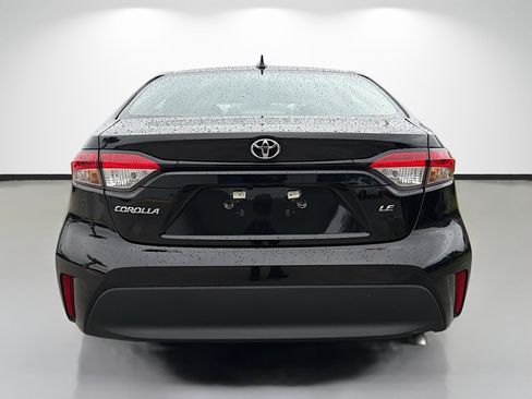 Used 2025 Toyota Corolla LE w/ Convenience Package image 4