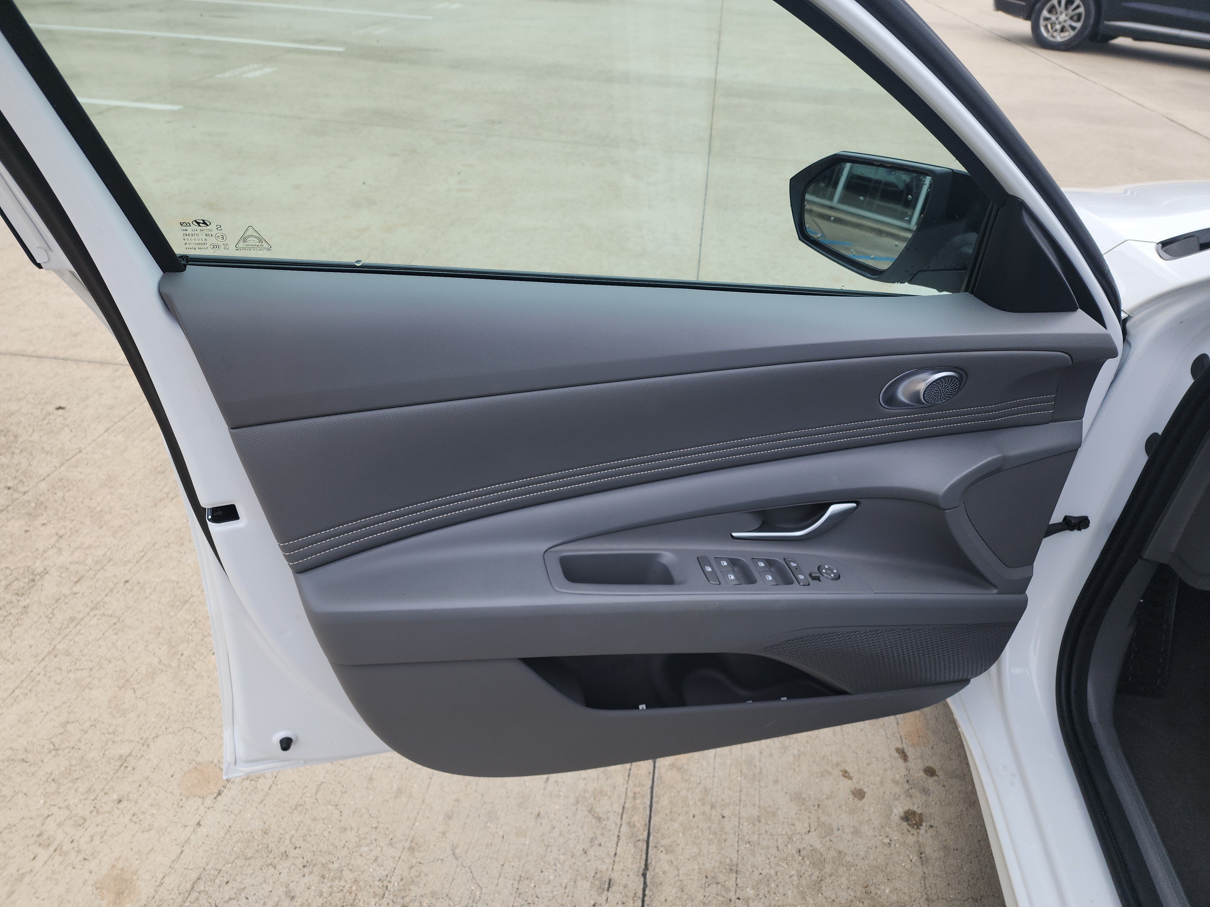 Used 2025 Hyundai Elantra Sport FWD image 9
