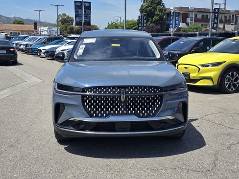 New 2026 Lincoln Nautilus Premier AWD/4WD image 2