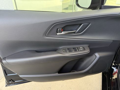 Certified 2025 Toyota Prius Plug-In Hybrid image 4