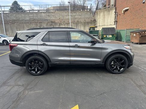 Used 2023 Ford Explorer XLT w/ Equipment Group 202A image 4