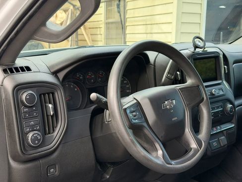 Used 2019 Chevrolet Silverado 1500 Custom Trail Boss w/ Custom Convenience Package image 4