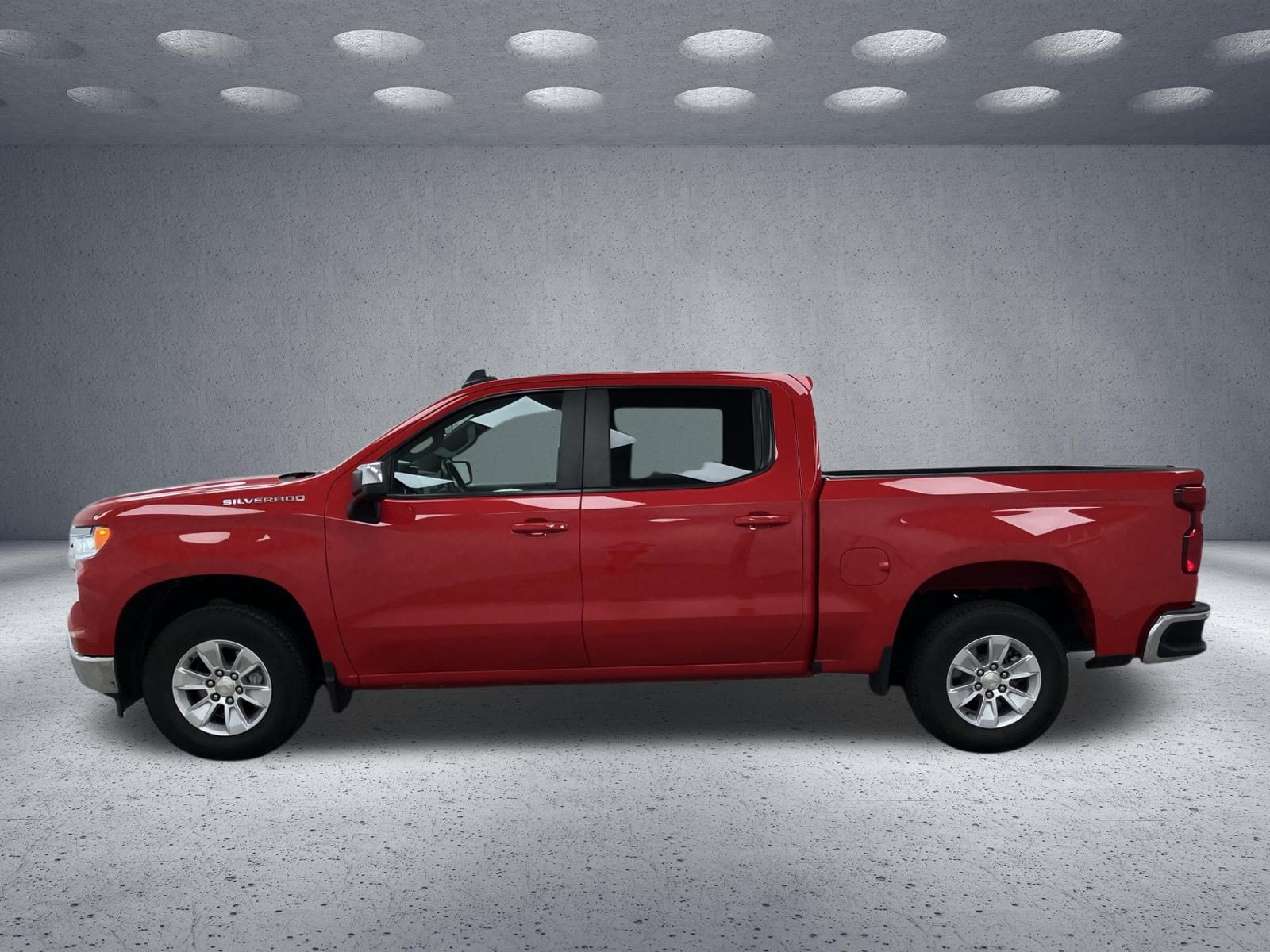 Used 2025 Chevrolet Silverado 1500 LT RWD image 2