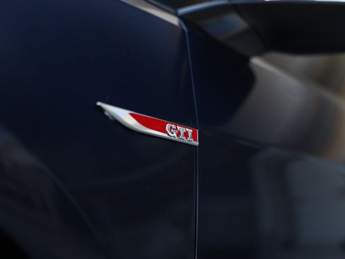 Used 2018 Volkswagen GTI Autobahn FWD image 35