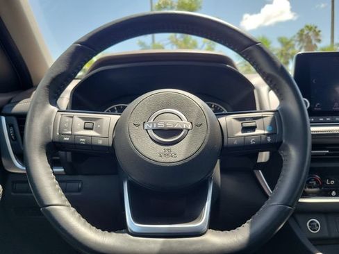 Used 2023 Nissan Rogue SV w/ SV Premium B Package FWD image 20