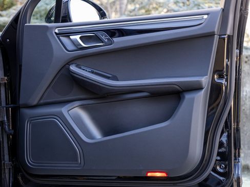 Certified 2022 Porsche Macan image 49