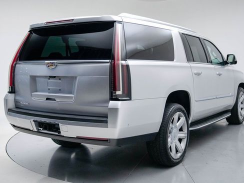 Used 2019 Cadillac Escalade ESV Luxury image 21