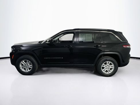 Used 2023 Jeep Grand Cherokee Laredo w/ Luxury Tech Group I image 8