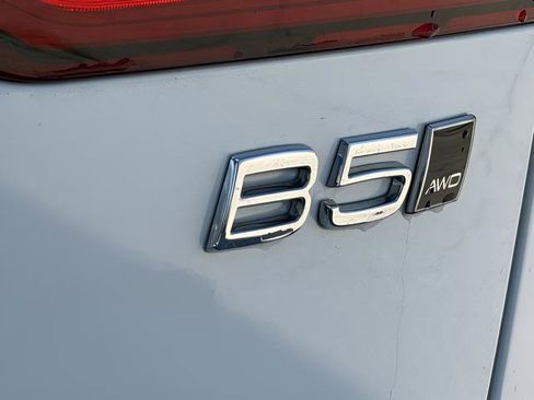 Used 2025 Volvo V60 B5 Cross Country Plus image 42