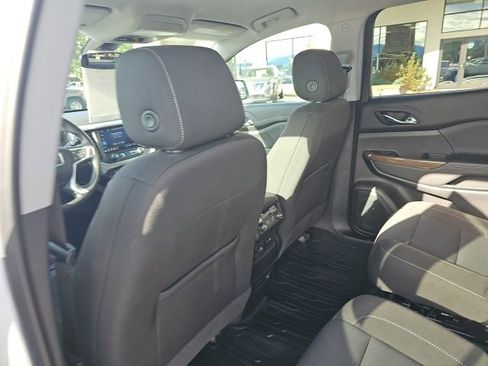 Used 2023 GMC Acadia SLE w/ Driver Convenience Package image 7