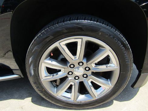 Used 2016 Chevrolet Suburban LTZ AWD/4WD image 7