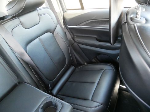 Used 2023 Jeep Grand Cherokee Limited w/ Black Appearance Package image 14