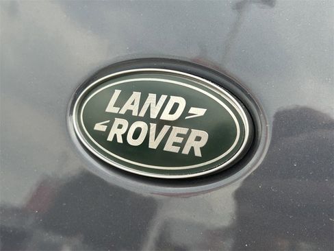 Used 2024 Land Rover Discovery Dynamic SE image 10