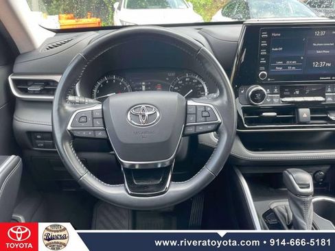 Used 2021 Toyota Highlander XLE AWD/4WD image 15