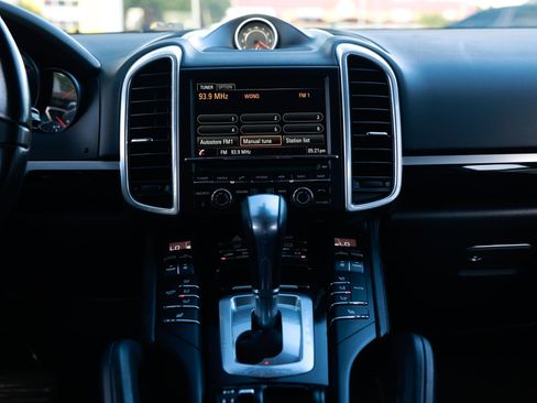 Used 2014 Porsche Cayenne Platinum Edition image 41