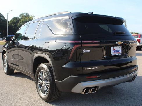 Used 2025 Chevrolet Traverse LT w/ Driver Confidence Package FWD image 8