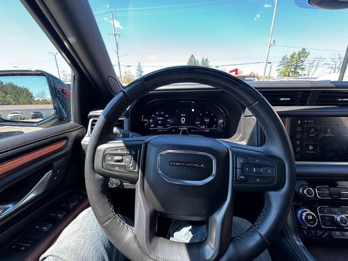 Used 2023 GMC Yukon Denali Ultimate AWD/4WD image 13