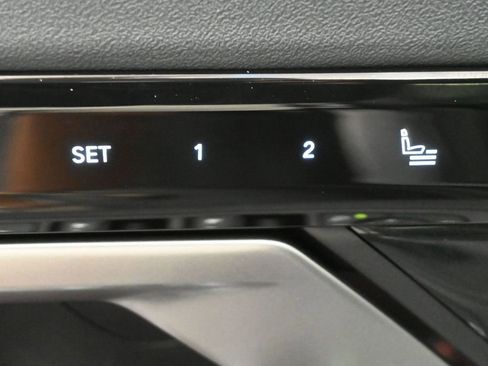 Used 2024 BMW 530i xDrive w/ Premium Package AWD/4WD image 5