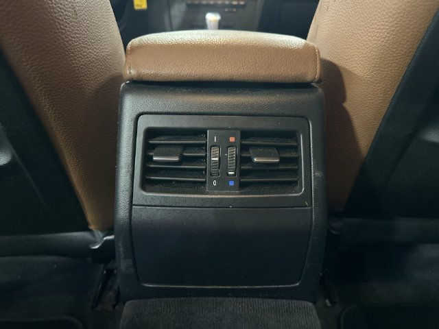 Used 2011 BMW 335i xDrive Sedan AWD/4WD image 31