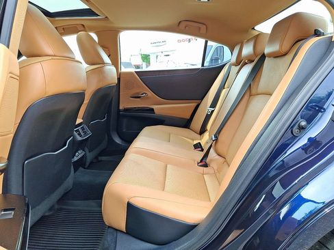 Used 2022 Lexus ES 350 w/ Premium Package FWD image 10