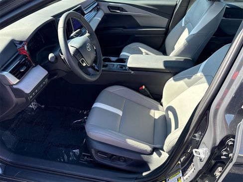 Used 2025 Toyota Camry XSE image 9