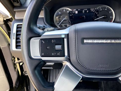 Used 2023 Land Rover Discovery Metropolitan Edition image 22