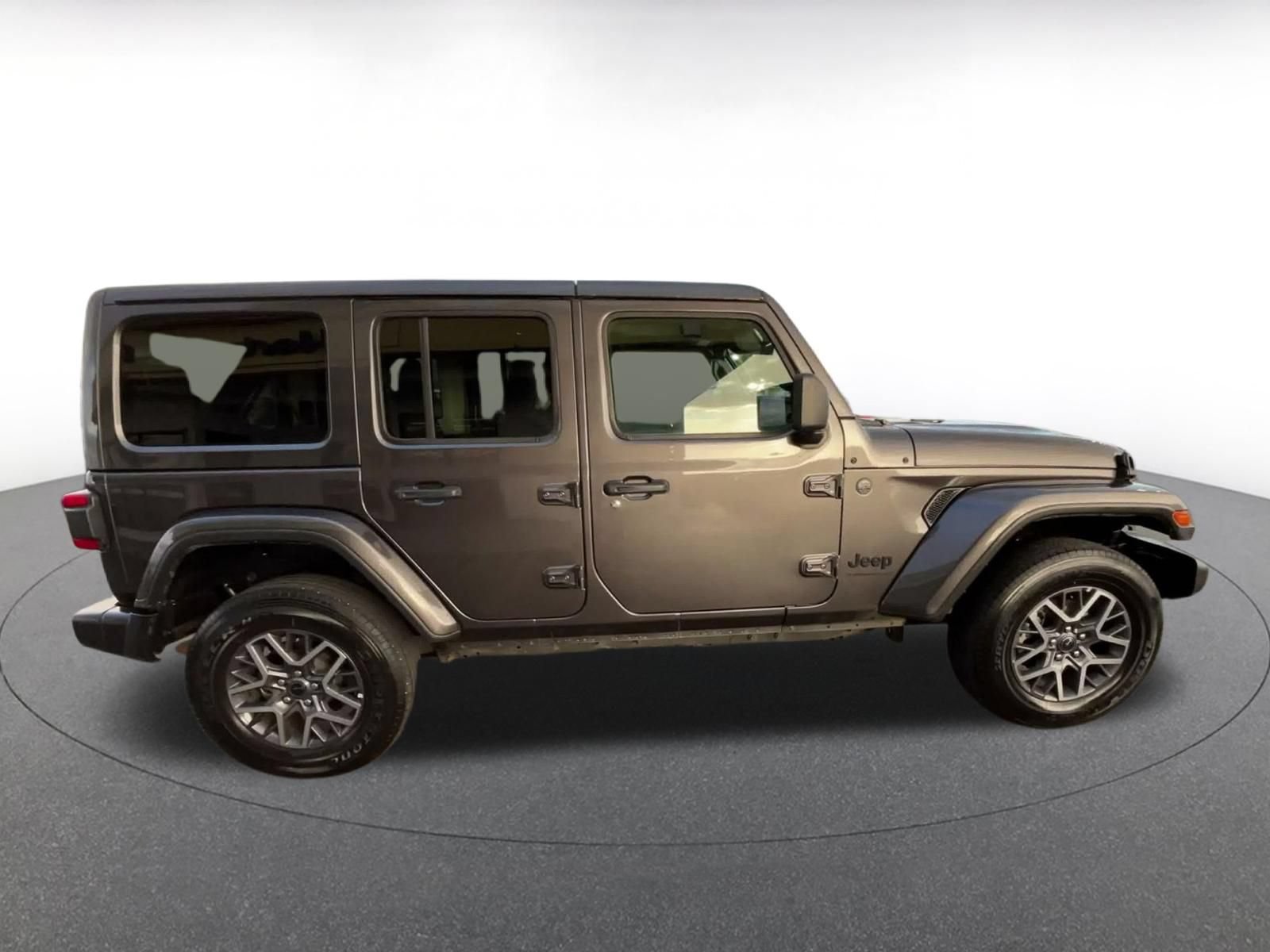 Used 2025 Jeep Wrangler Unlimited Sahara AWD/4WD image 15