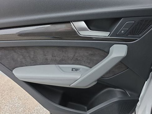 Used 2018 Audi SQ5 Premium Plus w/ Navigation Package image 22