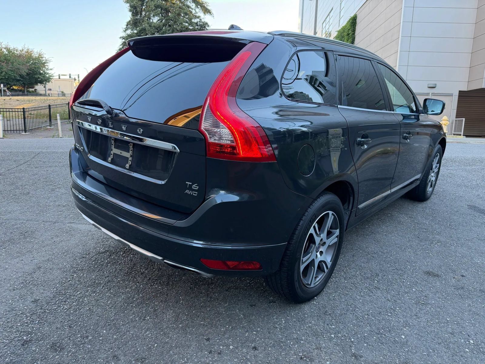 Used 2015 Volvo XC60 T6 Platinum AWD/4WD image 19