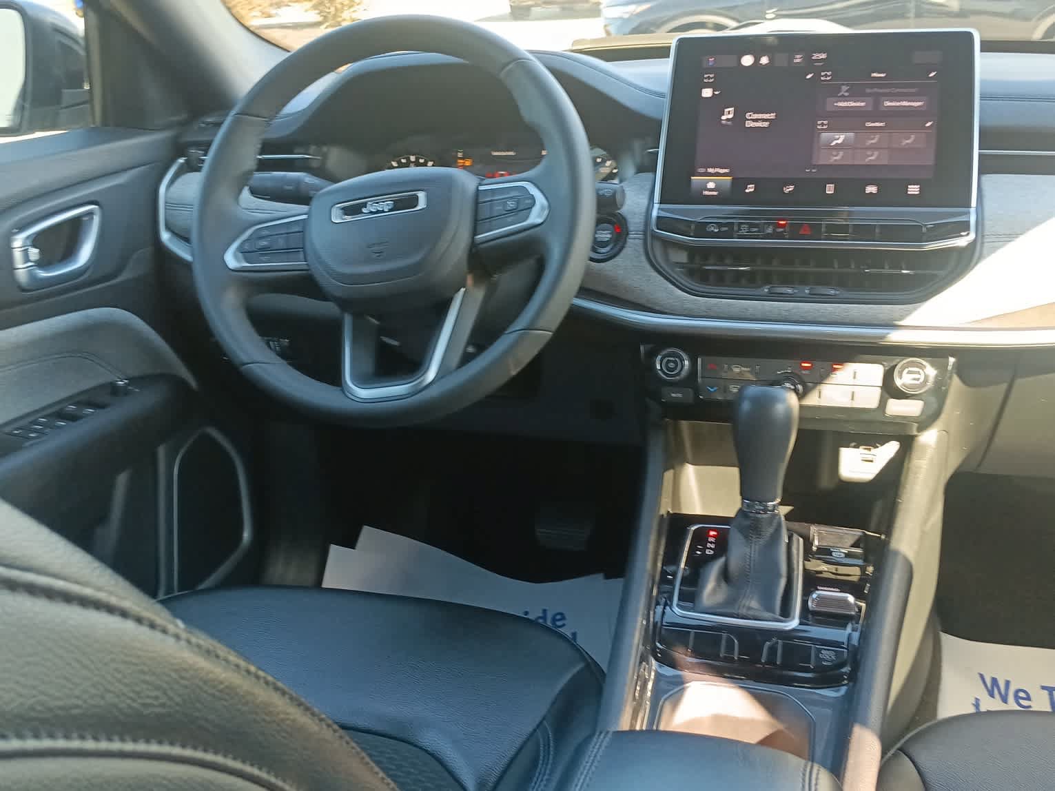 Used 2023 Jeep Compass Latitude AWD/4WD image 24