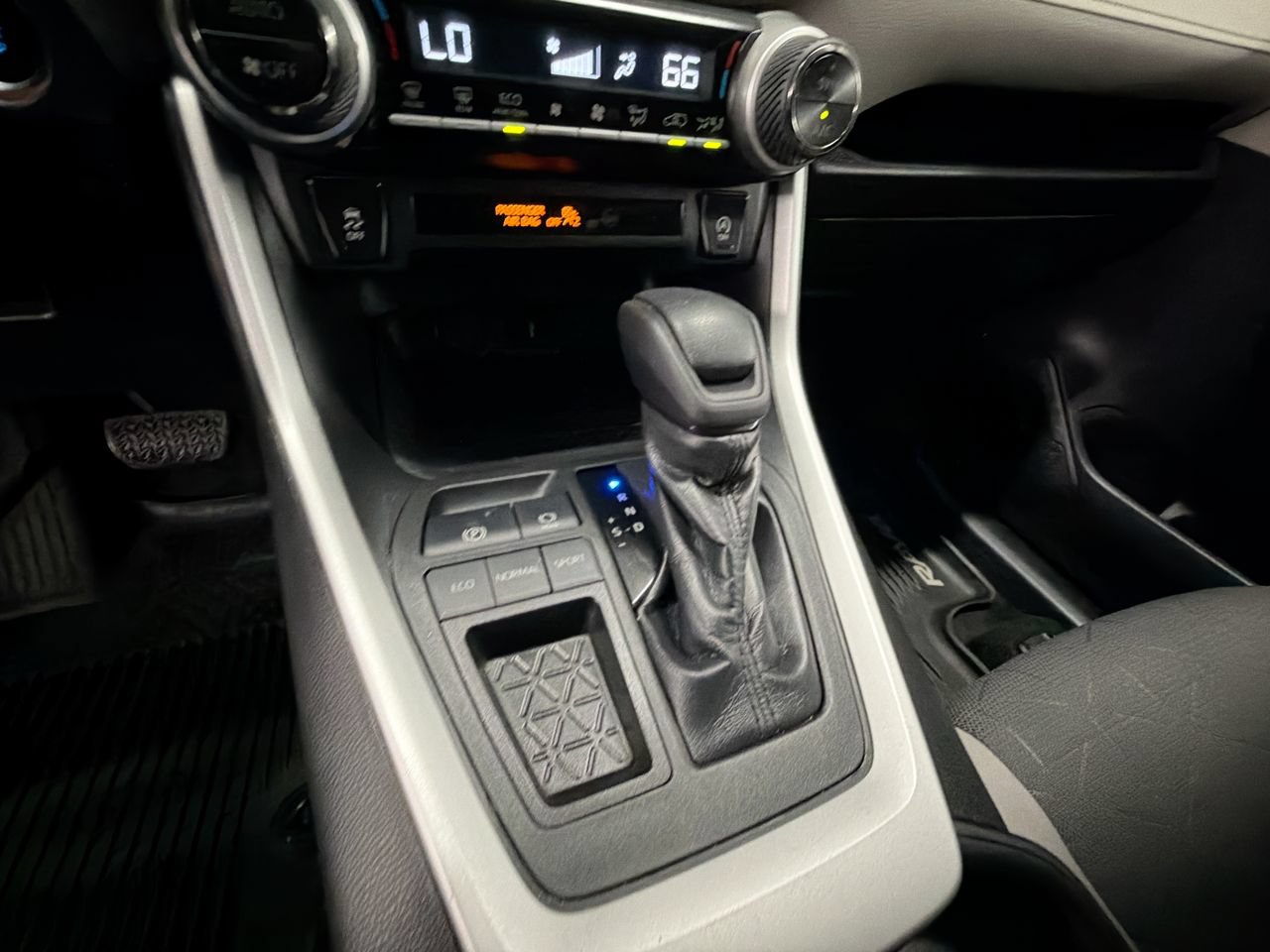 Used 2020 Toyota RAV4 XLE FWD image 15