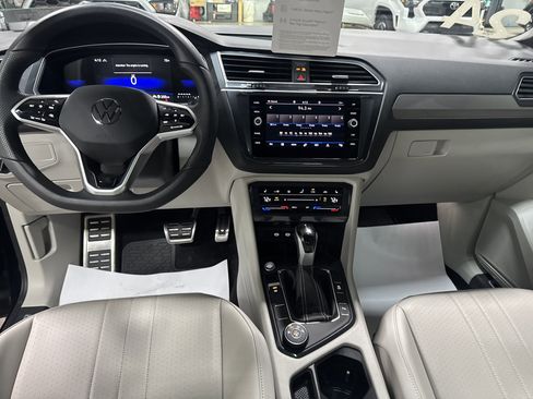 Certified 2024 Volkswagen Tiguan SE R-Line AWD/4WD image 31