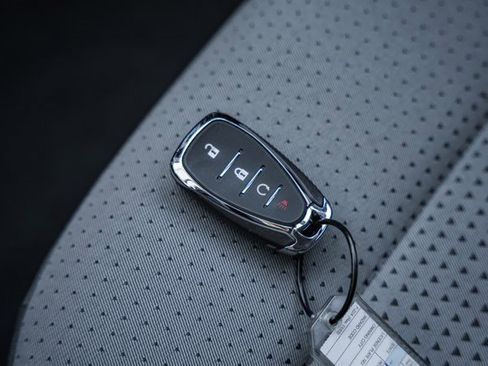 Used 2025 Chevrolet Trax LT w/ LT Convenience Package image 38