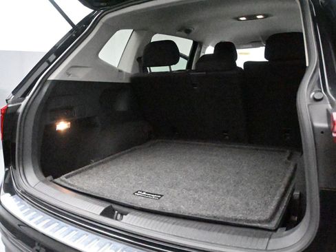 Used 2020 Volkswagen Tiguan S image 11