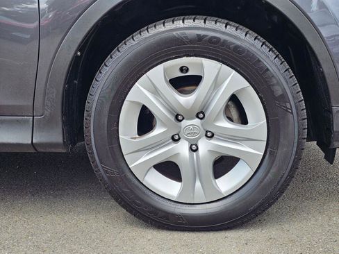 Used 2015 Toyota RAV4 LE AWD/4WD image 9