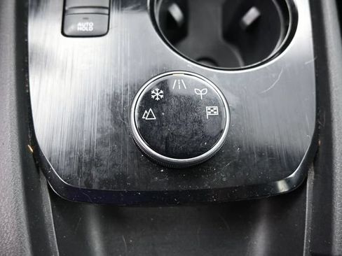 Used 2024 Nissan Rogue S AWD/4WD image 32