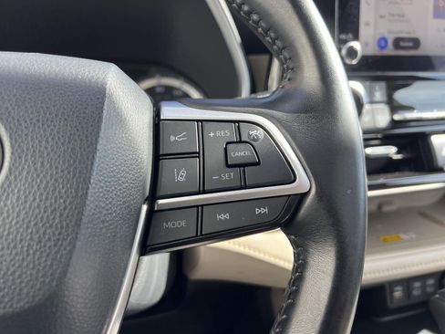 Certified 2024 Toyota Highlander XLE image 17