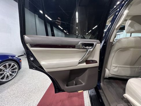 Used 2018 Lexus GX 460 Premium w/ Premium Package image 26