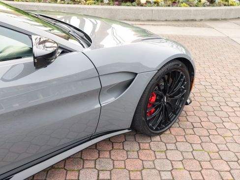 Used 2023 Aston Martin V8 Vantage Coupe image 8