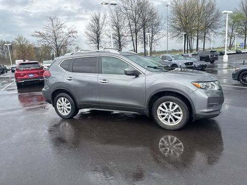 Used 2018 Nissan Rogue SV image 9