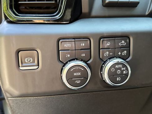 Used 2023 GMC Sierra 1500 AT4 w/ Technology Package AWD/4WD image 27