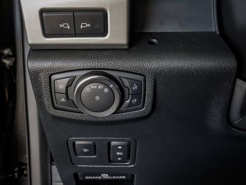 Used 2019 Ford F350 Lariat w/ Lariat Ultimate Package AWD/4WD image 27