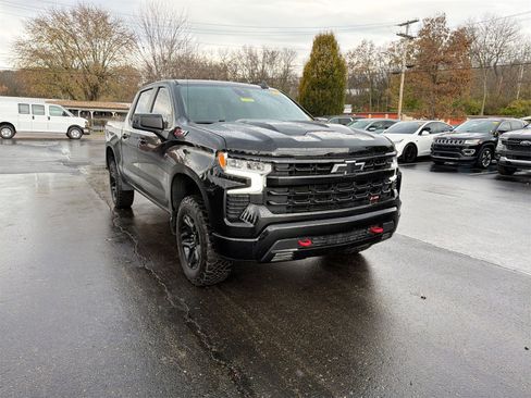 Used 2022 Chevrolet Silverado 1500 LT Trail Boss w/ Convenience Package II image 2