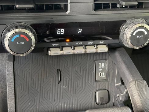 Used 2025 Toyota Tacoma TRD Off-Road AWD/4WD image 27