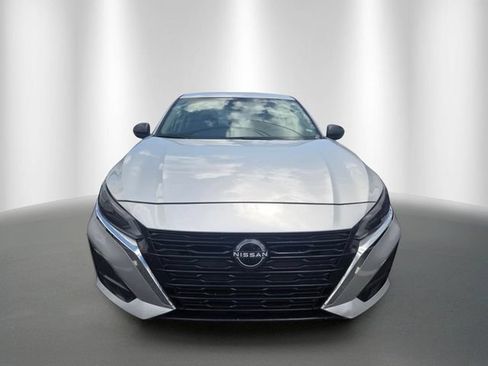 Used 2024 Nissan Altima 2.5 SV FWD image 6