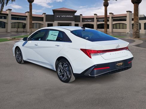 Used 2025 Hyundai Elantra SEL image 6