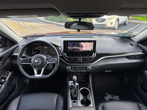 Used 2024 Nissan Altima 2.0 SR FWD image 42