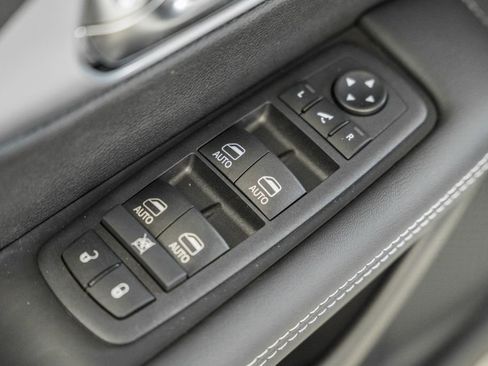 New 2026 Chrysler Pacifica Limited w/ Uconnect Theater Family Group image 38