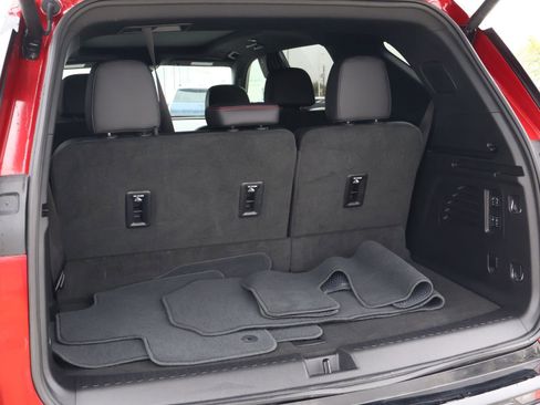 Used 2024 Chevrolet Traverse RS image 24